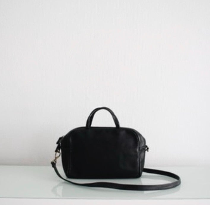 a アー Letter Pochette レターポシェット ¥26,400 アー レターポシェット ブラック｜a Letter pochette｜アー 取扱Shop