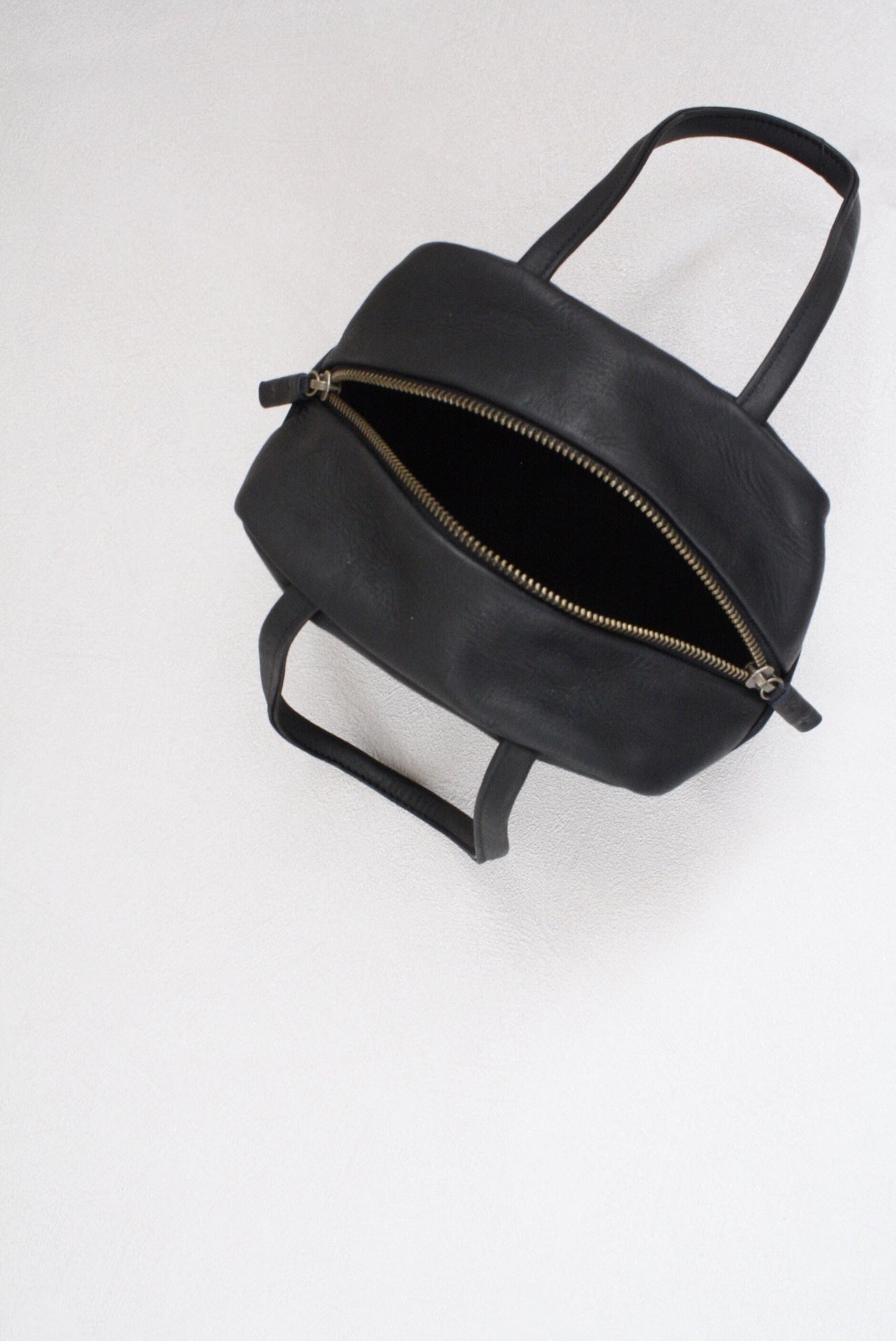 < a >アー ボストンバック ブラック S size a アー ボストンバッグ S ブラック｜アー 取扱Shop｜LETTERS | LETTERS