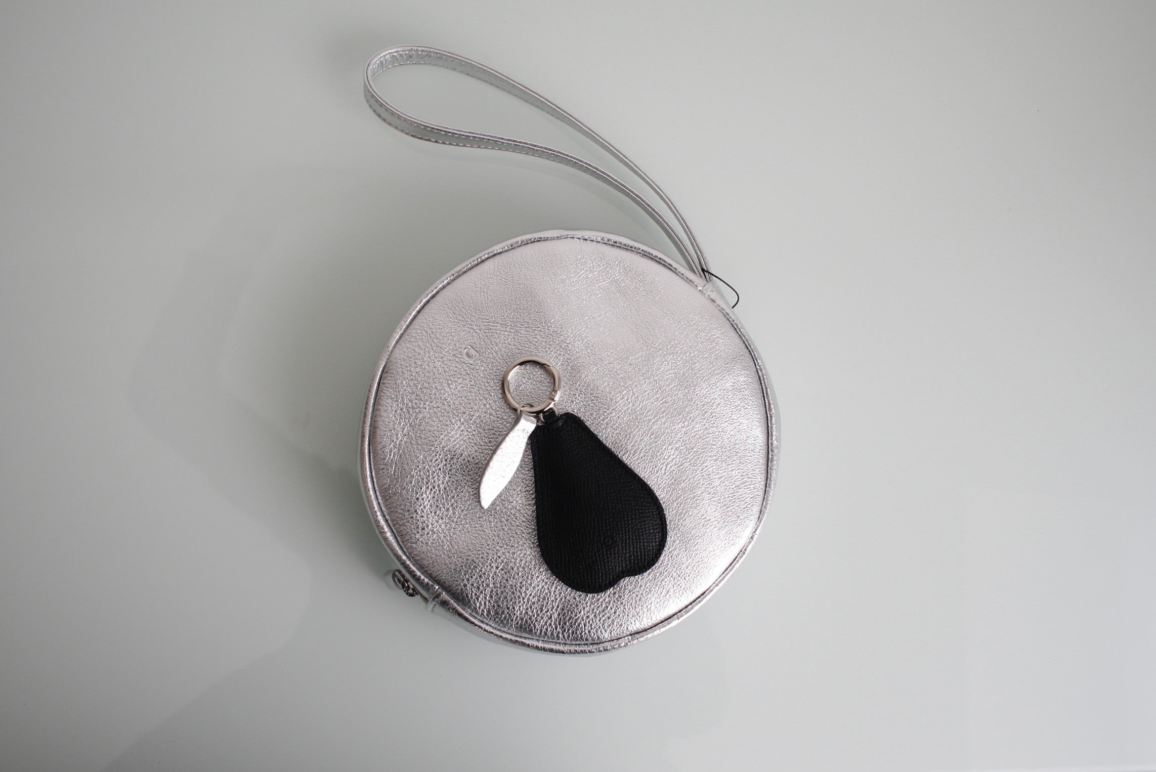 a Tambourine pouch bag silver｜アー タンバリンポーチバッグ | LETTERS