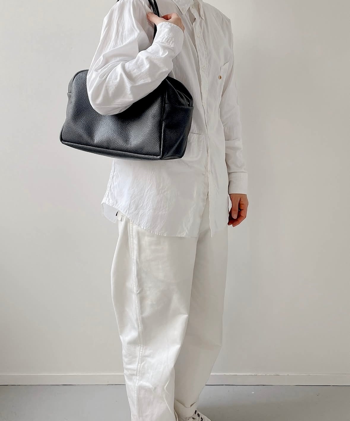a Boston bag M black | アー レザーボストンバッグ M ブラック 